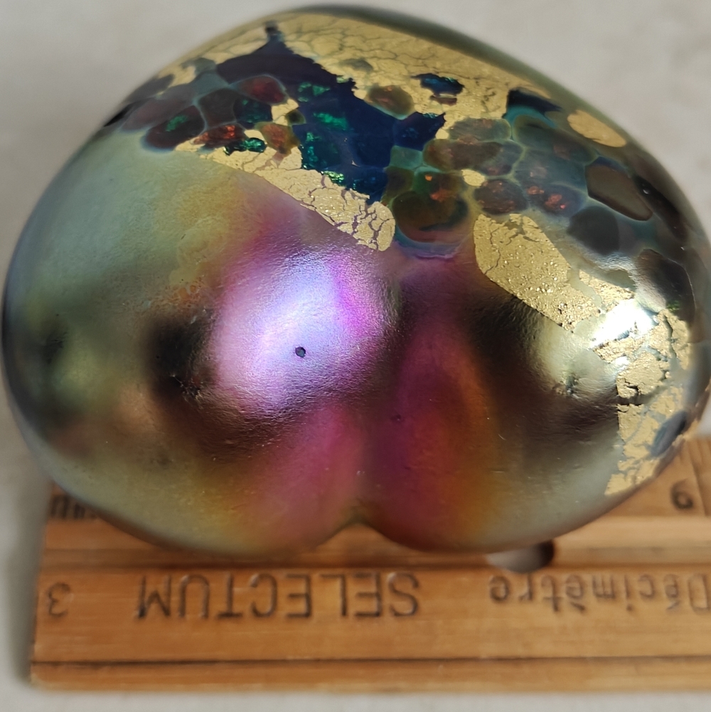 Signed Robert Held Iridescent Heart-Shaped Art Glass Sculpture/ Paperweight - Picture 14 of 14